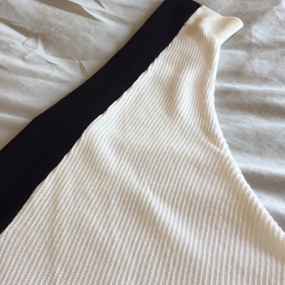 Express Scoop Neck and Back Sweater - Picture 6 of 7